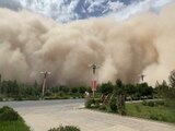 Una tormenta de arena entró a una ciudad de China y dejó postales impresionantes