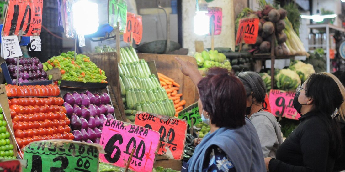 Tras el incendio de anoche, la Central de Abasto opera con normalidad este Viernes Santo.