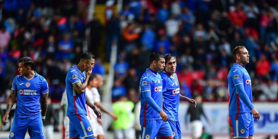 Jugadores, cementeros, al termino del partido del sábado.