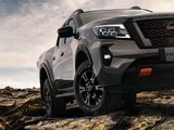 La versión insignia PRO-4X, pensada para los amantes de la aventura, manejo Off-Road y deportes extremos.