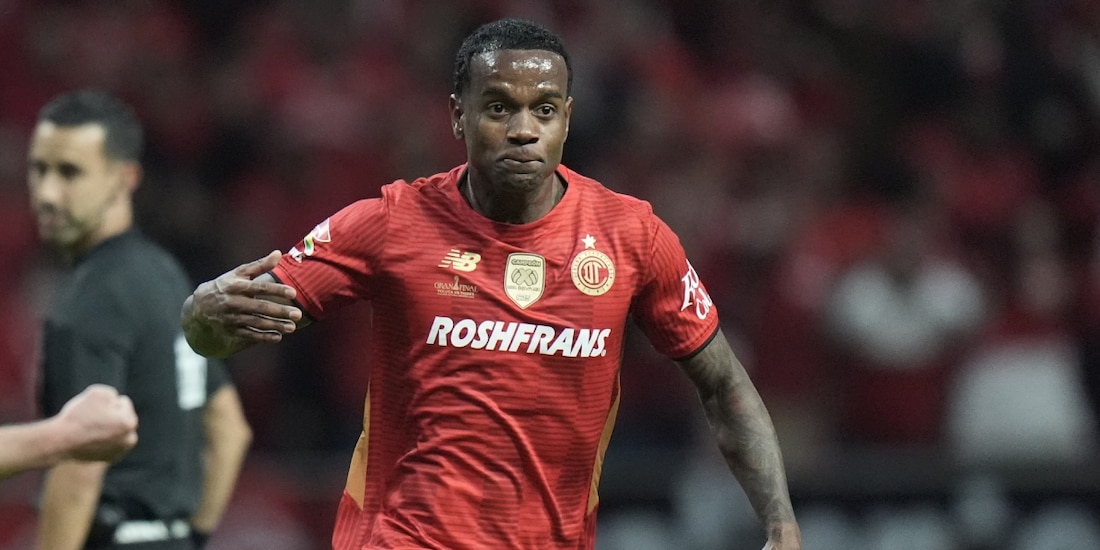 Helinho festeja su gol con Toluca en la final de vuelta del Apertura 2025 contra Tigres.