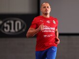Chicharito Hernández entrenando con las Chivas
