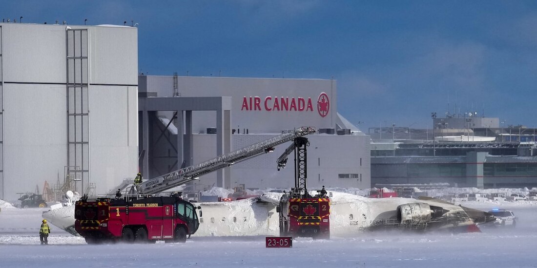 El avión de Delta Airlines quedó volcado sobre la pista en el Aeropuerto Internacional Toronto Pearson.