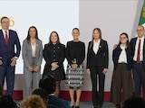 Funcionarios federales y de la empresa LEGO este jueves en Palacio Nacional.