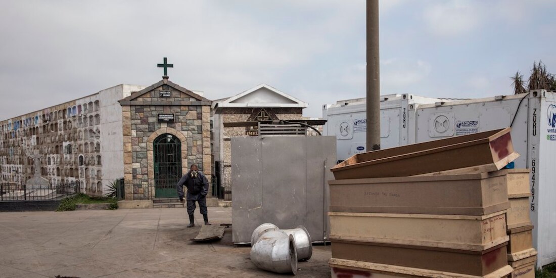 Ataúdes vacíos de víctimas de Covid-19 incineradas, el lunes, en un cementerio de Caracas, Vzla.