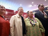 El gobernador de Hidalgo, Julio Menchaca, y la embajadora de Sudáfrica en México, Beryl Rose Sisulu.