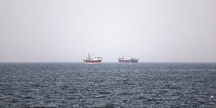 Barcos en el Estrecho de Ormuz desde Musandam, Omán, el 2 de marzo.