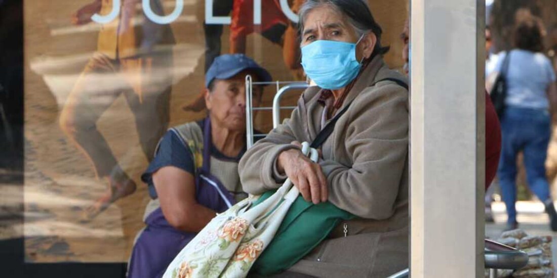 El uso de cubrebocas no ha terminado; se siguen utilizando como medida de precaución contra COVID- 19.