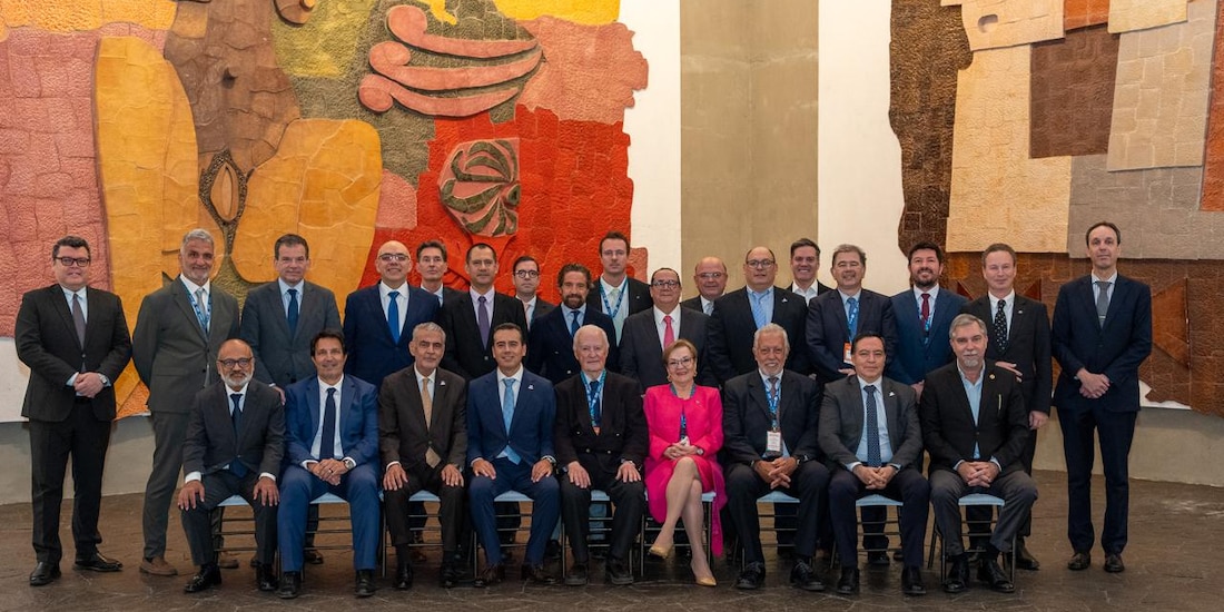 Representantes del sector automotor de 18 países firmaron la Declaración de Quito durante el CLAM 2026.