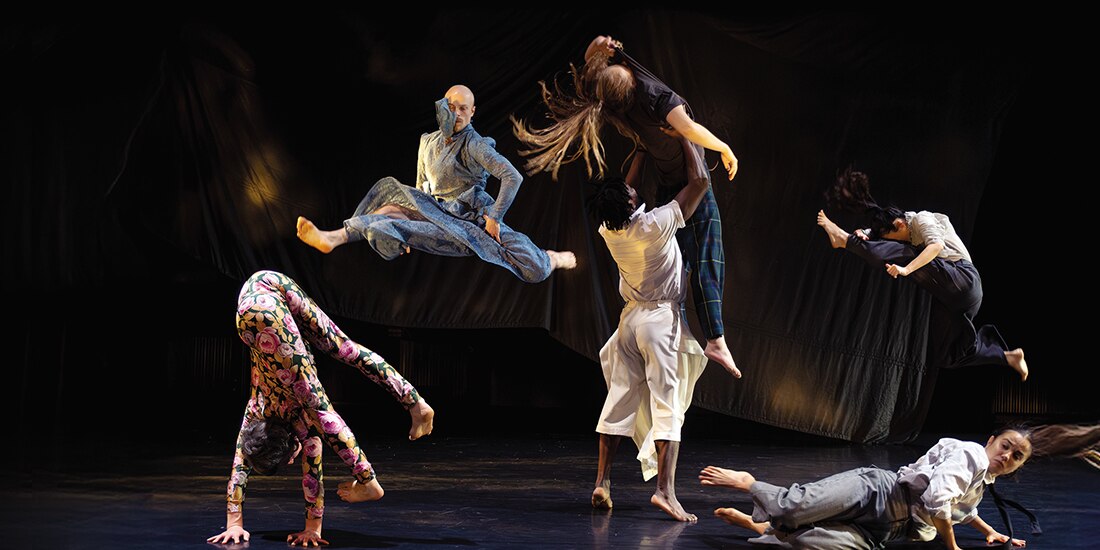 Elenco de VOID durante el montaje del
espectáculo.