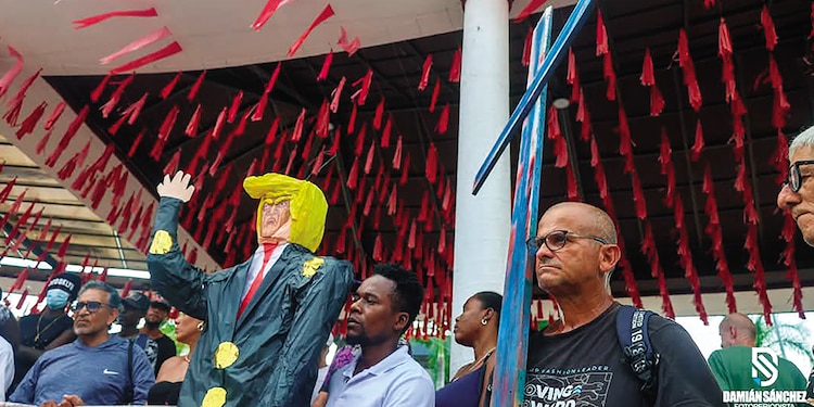 PROTESTA contra políticas de Donald Trump, ayer, en Tapachula, Chiapas.