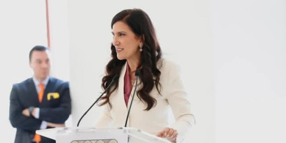 La presidenta de la Mesa Directiva durante conferencia pasada