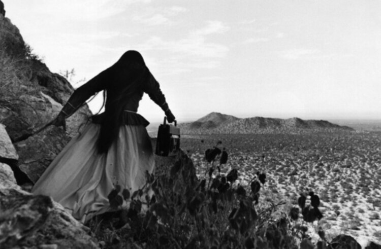 Mujer ángel (1981), desierto de Sonora.