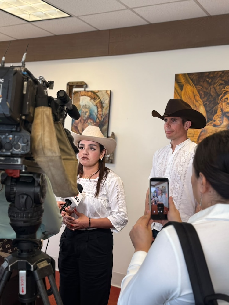 Representantes de Uruapan sostienen encuentros con medios de comunicación y empresarios radicados en California.