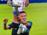 Jugador brasileño se rompe el pie.
