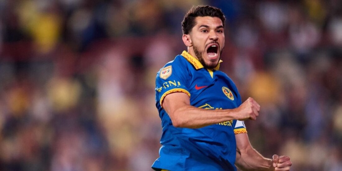 Henry Martín festeja un gol con el América en el Clausura 2024.