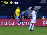 Momento exacto de la patada de Gabriel Jesus sobre Eugenio Mena en el Brasil vs Chile de la Copa América 2021.
