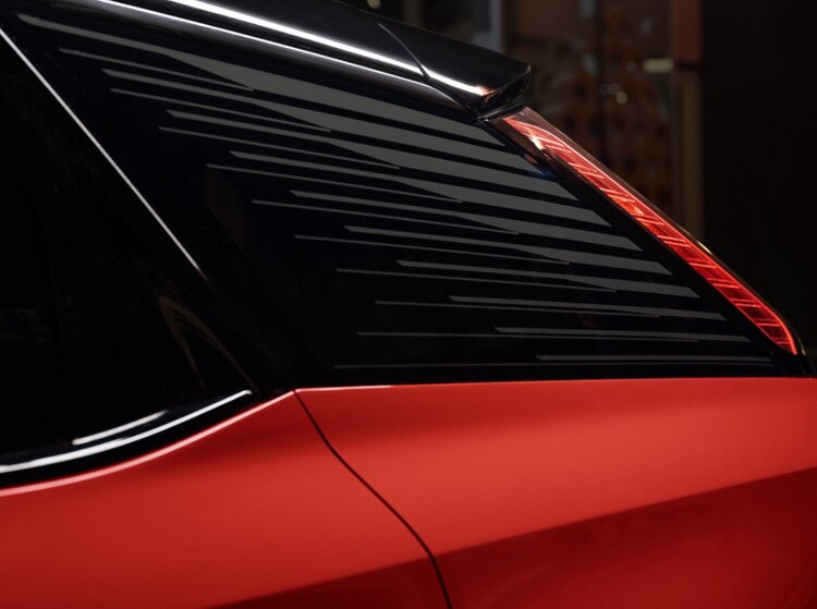 Su batería de 85 kWh se recarga del 0 al 100% en 8 horas o del 20 al 80% en solo 30 minutos