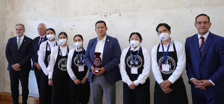 "Necesitamos de este tipo de certámenes de clase y prestigio internacional para promover a los mejores productos del vino", dijo Diego Sinhue.