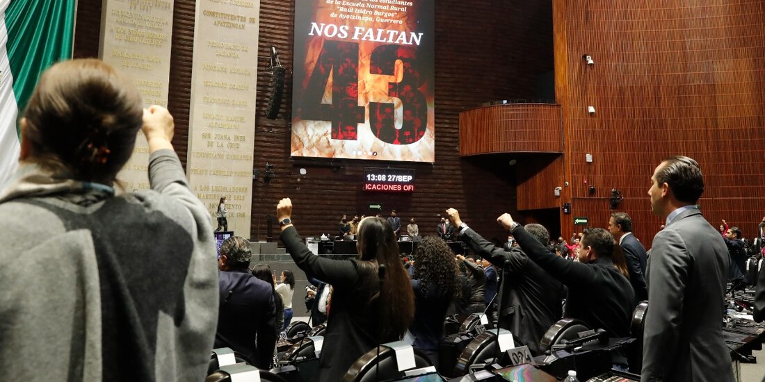 Cámara de Diputados rinde homenaje a los 43 estudiantes de Ayotzinapa por el octavo aniversario de su desaparición