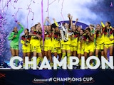 Jugadoras del América Femenil celebran con el trofeo de la Concacaf W Champions Cup.