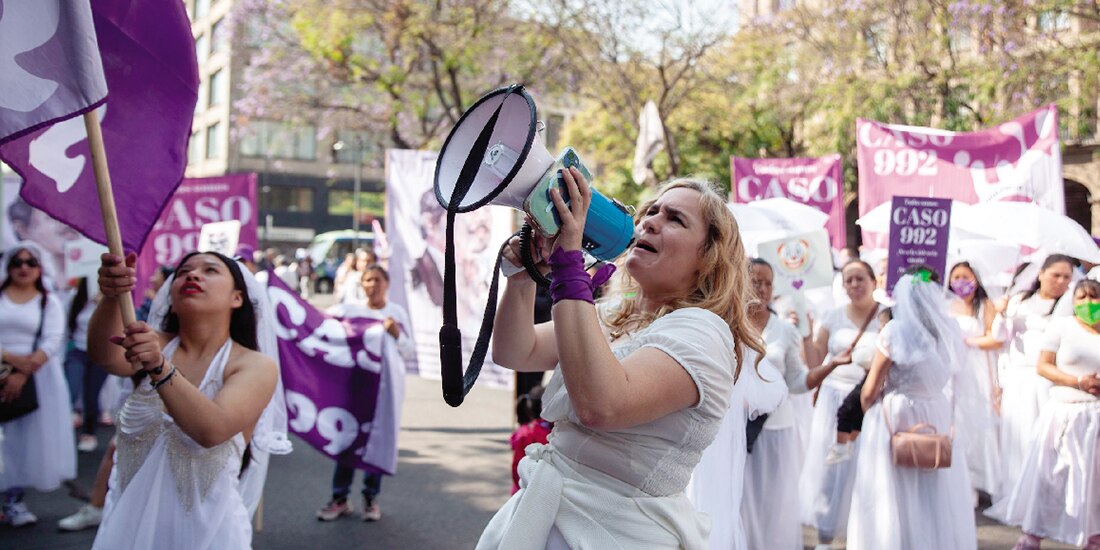 Integrantes del colectivo Caso 992 protestan para que la SCJN obligue al Estado a proteger a las madres y a sus hijos que sufren violencia vicaria.