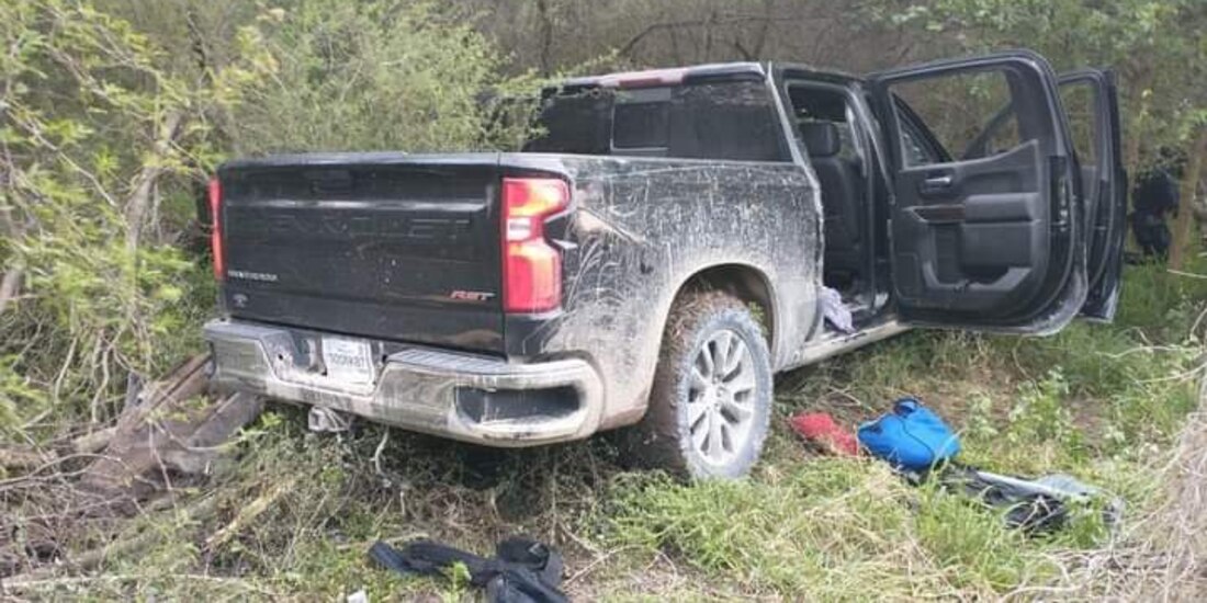 Los agresores abandonaron una camioneta con blindaje artesanal, ayer.