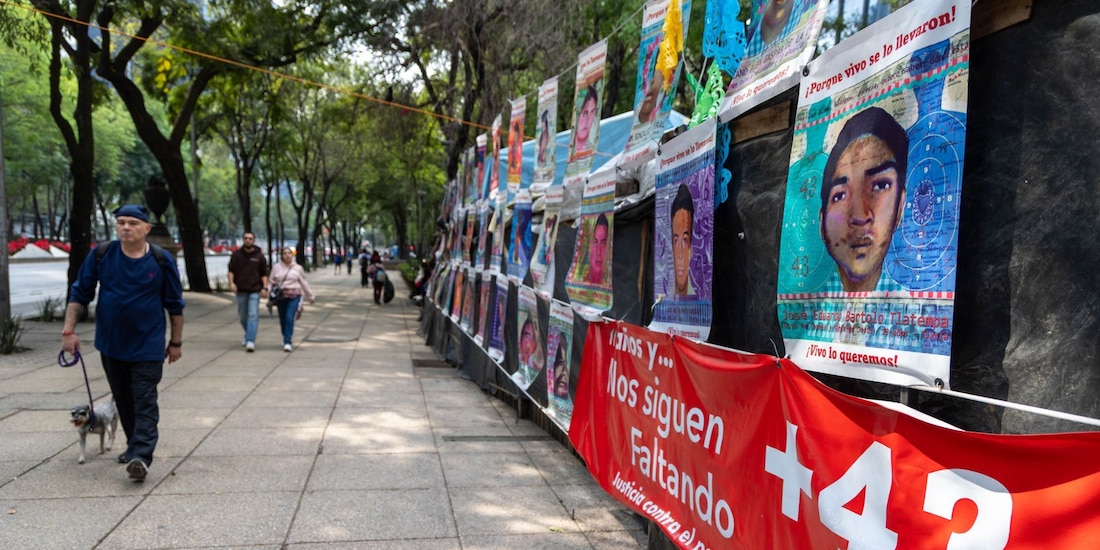 Monumento por los desparecidos de Ayotzinapa, en Ciudad de México.