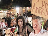 Manifestantes se congregan el pasado 21 de septiembre en respuesta al tiroteo en el que murió el venezolano Wilber Rafael “N” en su auto, en manos del ICE, el día anterior en Texas.