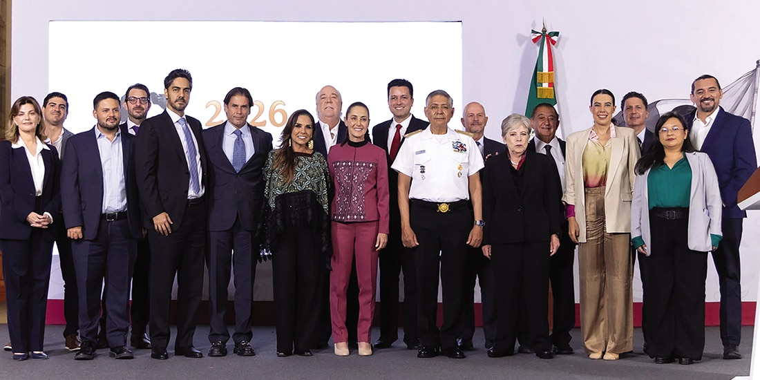 LA PRESIDENTA, ayer, con parte de su gabinete y la gobernadora de Quintana Roo