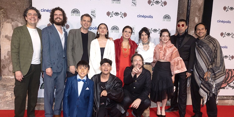 El elenco de Campeón gabacho, en la alfombra roja del FICM.