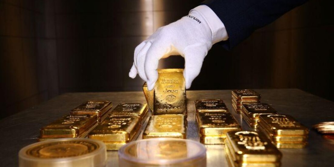 El oro al contado ganó 0.6 por ciento, a 1,899.03 dólares la onza, tras tocar los 1,905.99 dólares en la sesión.