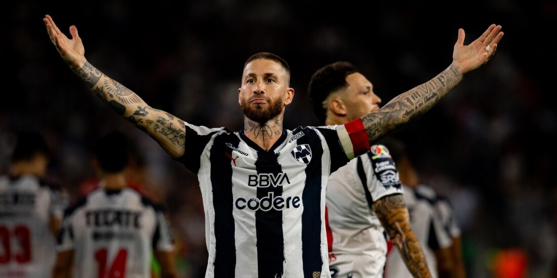 Sergio Ramos festeja su gol en la victoria de Monterrey sobre Necaxa.