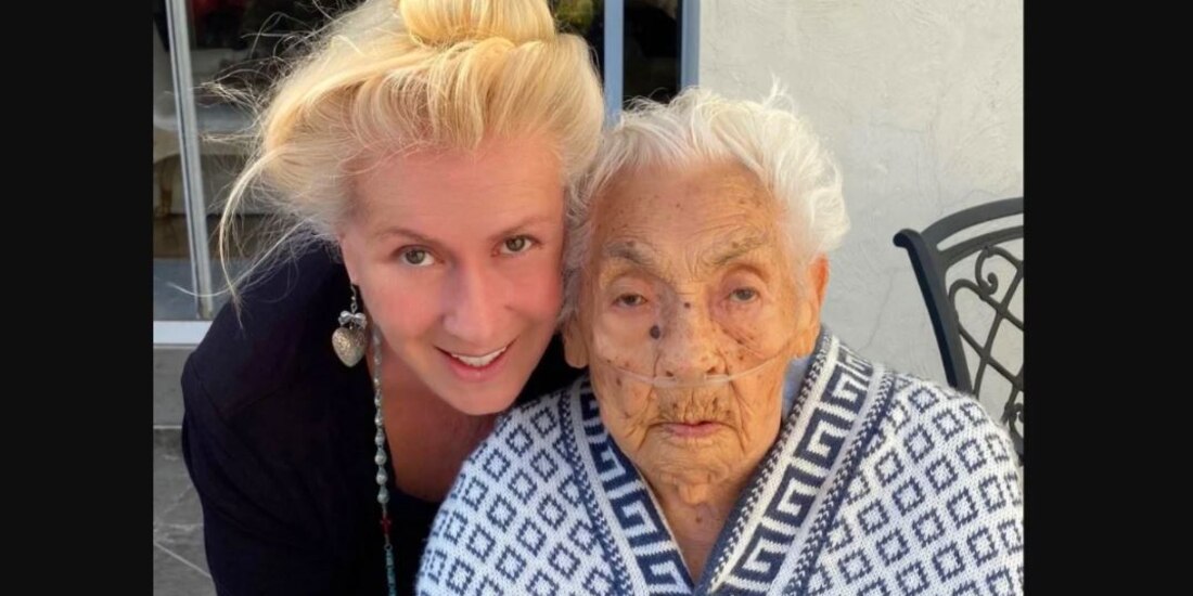 Abuelita de Laura Zapata y Thalía recibe la Santa Unción