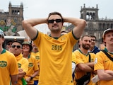 Aficionados del futbol celebran y disfrutan el ambiente en el FIFA Fan Festival instalado en el Zócalo capitalino