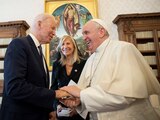 Biden y el Papa Francisco, ayer en el Vaticano.