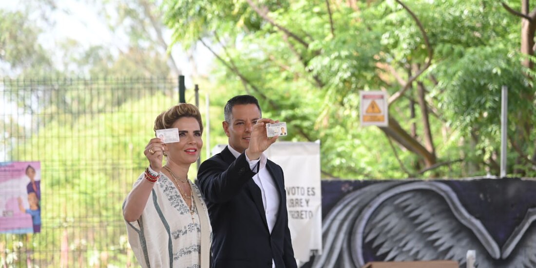 Gobernador Alejandro Murar luego de emitir su voto.