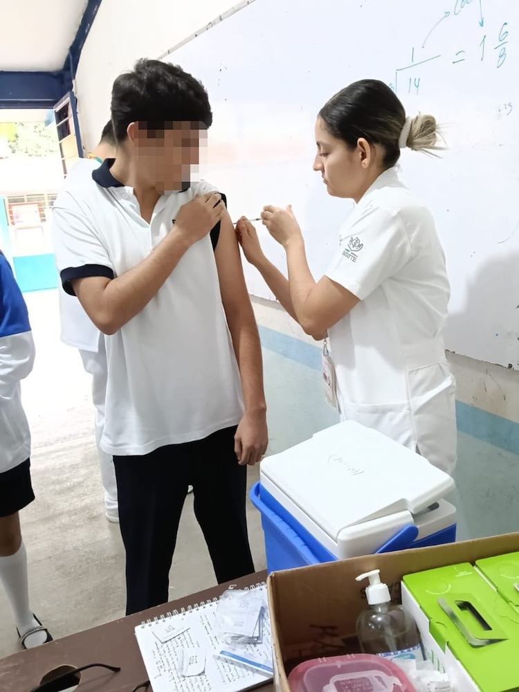 ISSSTE invita a la derechohabiencia y población en general a vacunarse en su centro de salud más cercano.