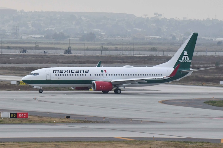 Uno de los nuevos aviones del fabricante Embraer de Mexicana.