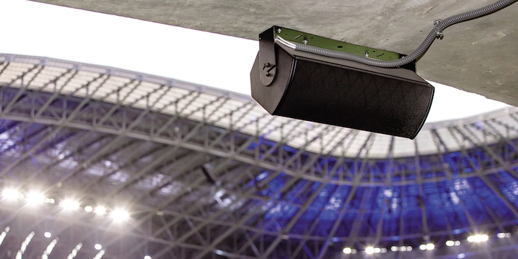 LOS ALTAVOCES instalados en la cancha de Nuevo León durante el certamen.