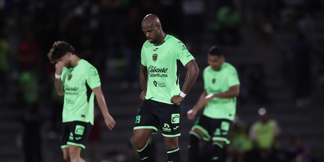 Jugadores de FC Juárez durante su derrota ante Pumas en la Jornada 3 del Apertura 2026.