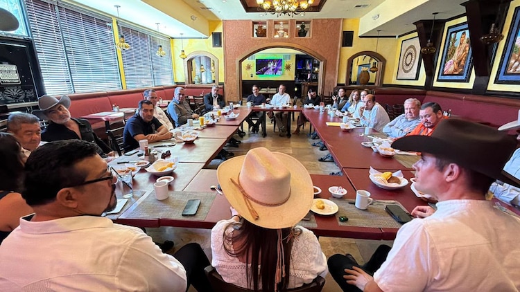 Grecia Quiroz presenta las fortalezas económicas y agroalimentarias de Uruapan ante la comunidad mexicana en California.