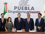En rueda de prensa, el gobernador Sergio Salomón y el gobernador electo Alejandro Armenta