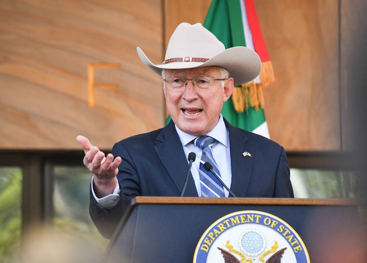 Ken Salazar, el pasado 17 de diciembre al inaugurar la nueva embajada de EU.
