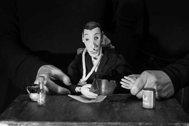 Django con la soga al cuello.