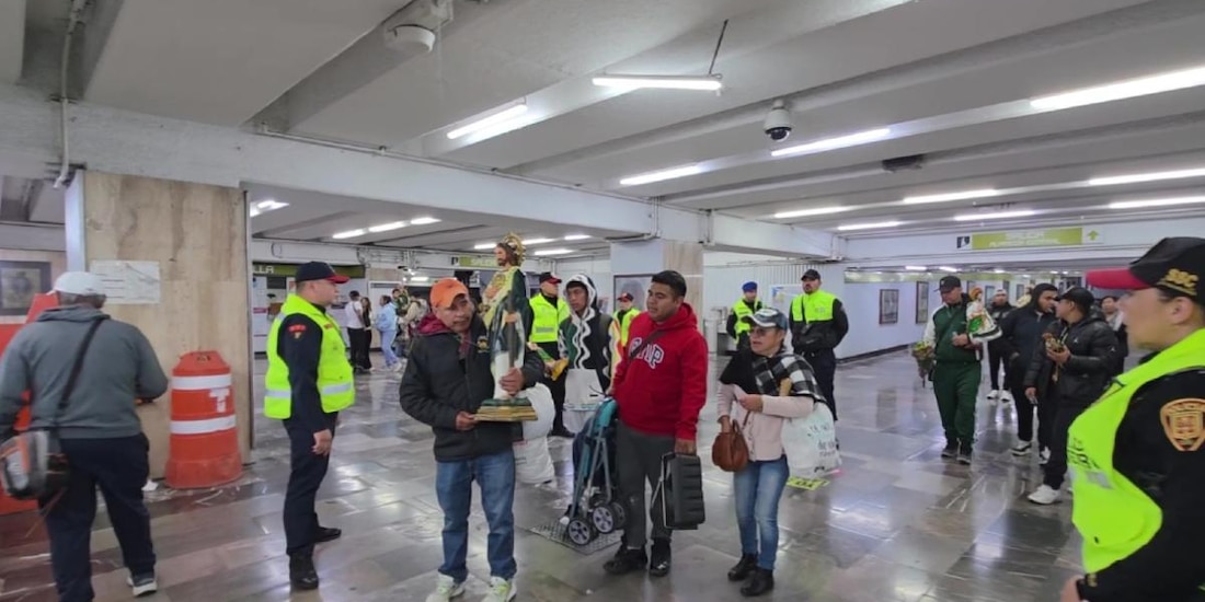 El Sistema de Transporte Colectivo (STC) Metro aplica un operativo especial de vigilancia y dosificación de usuarios en la estación Hidalgo.