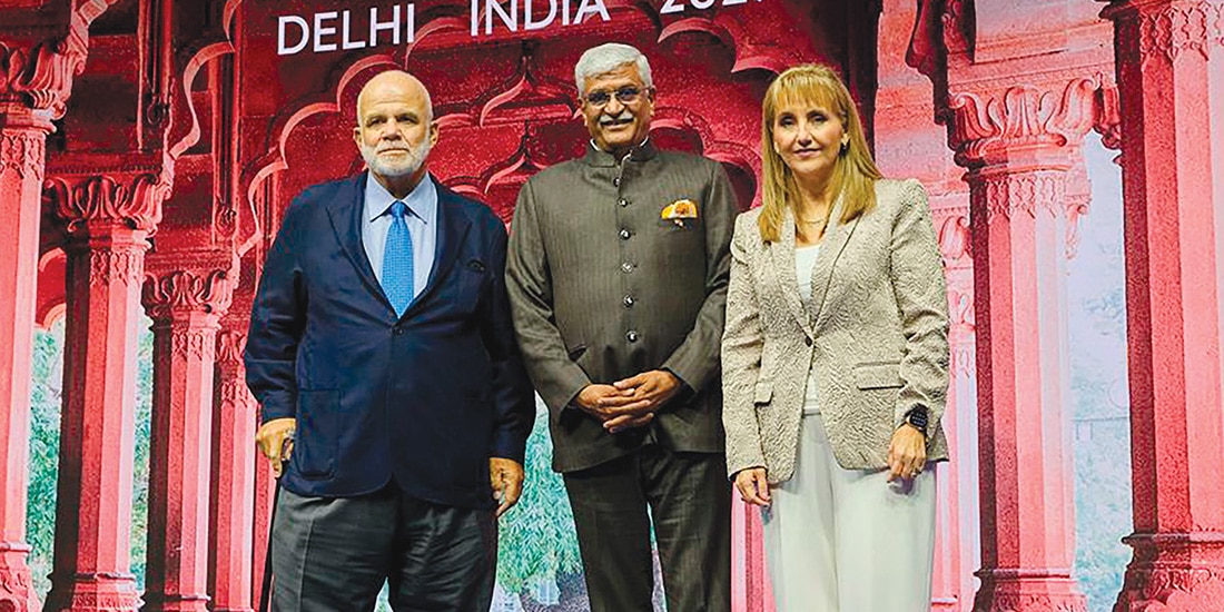 Directivos DEl WTTC con Gajendra Singh, ministro de Turismo y Cultura de India.