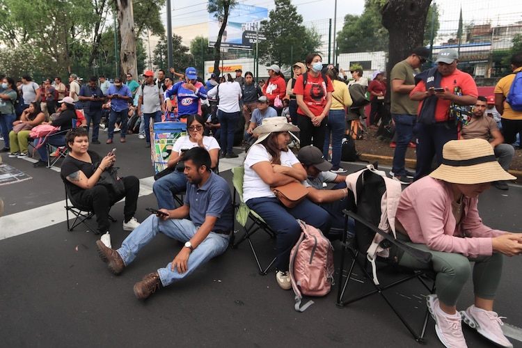 Integrantes de la CNTE sobre la Calzada Tlalpan, el 17 de junio de 2026.