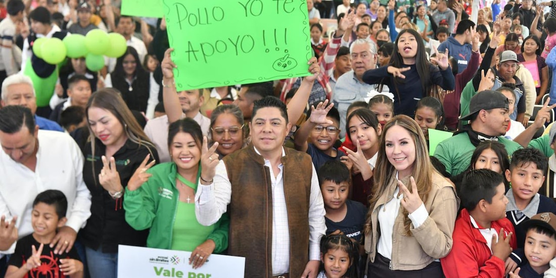 Al centro de la imagen el Gobernador constitucional Ricardo Gallardo.