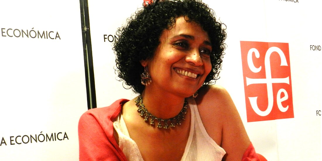 Gana Malva Flores el Premio Mazatlán 2021 por "Estrella de dos puntas"